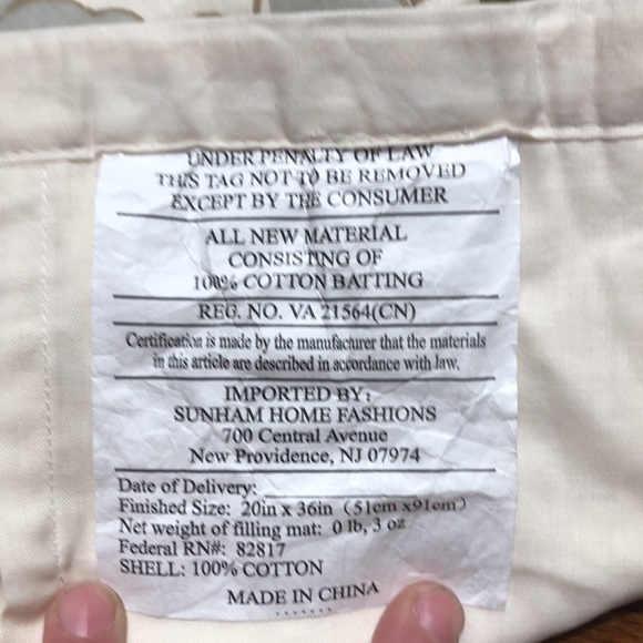 3 Beautiful Pillow Shams. NWOT. 20 in x 36 in - Picture 3 of 4